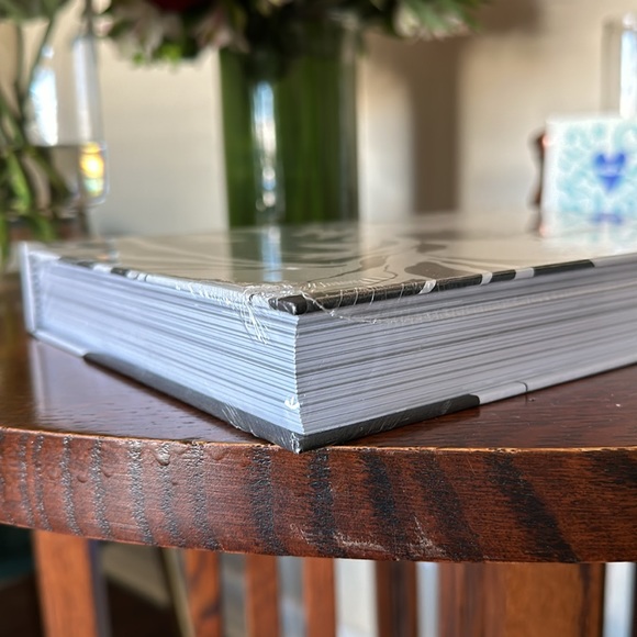 BRAND NEW Batman Noir The Long Halloween by Jeph Loeb & Tim Sale-in shrink wrap! - Picture 4 of 4